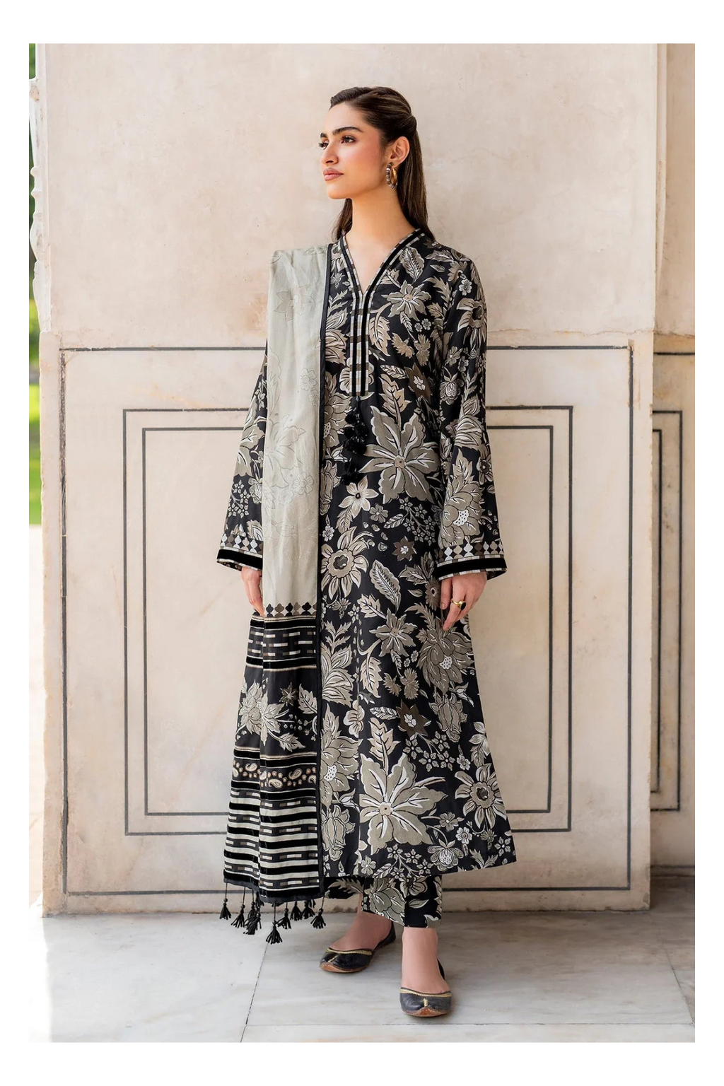 Its 3 piece unstitched Lawn Printed Dress IR-35
