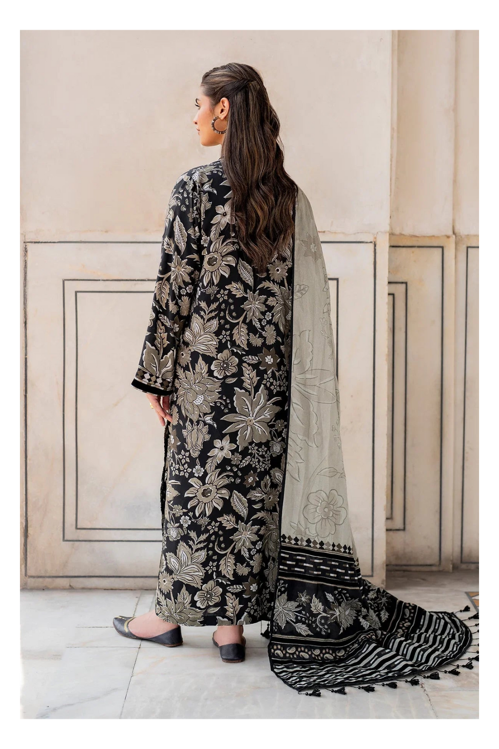 Its 3 piece unstitched Lawn Printed Dress IR-35